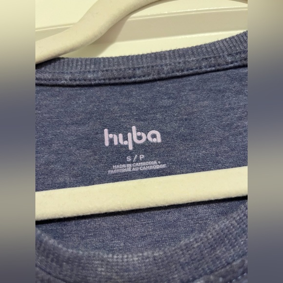 EUC Reitmans/Hyba Dry Lux Hyba Crew Neck with Pocket | Size Small - Picture 2 of 4